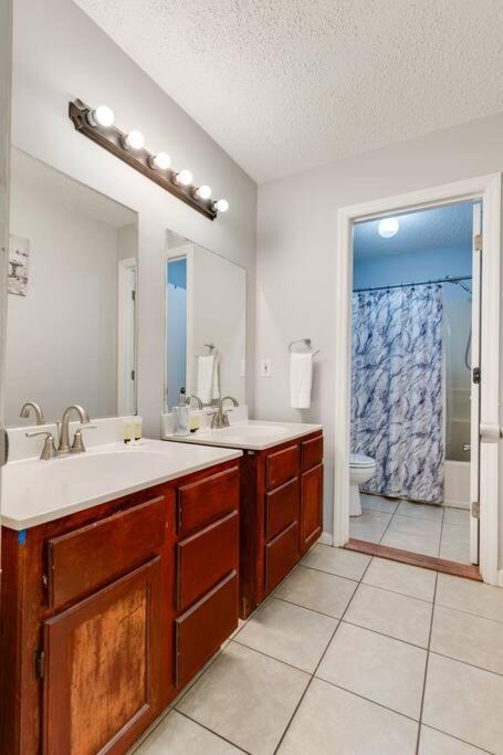 Lovely 2 Bdr Condo With Balcony 2M To Broadway Нашвил Екстериор снимка