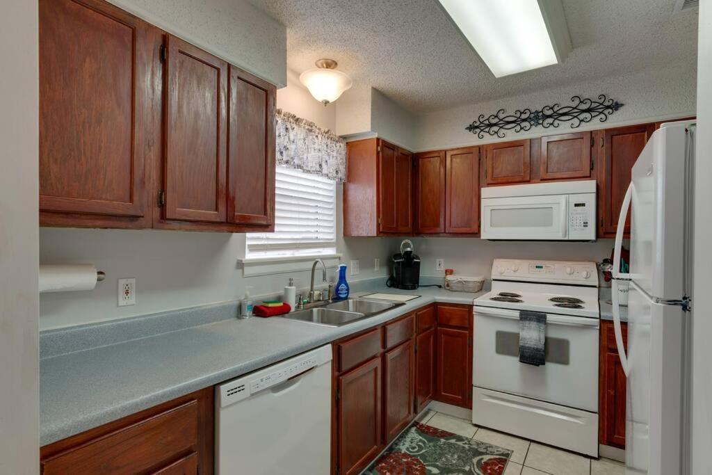Lovely 2 Bdr Condo With Balcony 2M To Broadway Нашвил Екстериор снимка